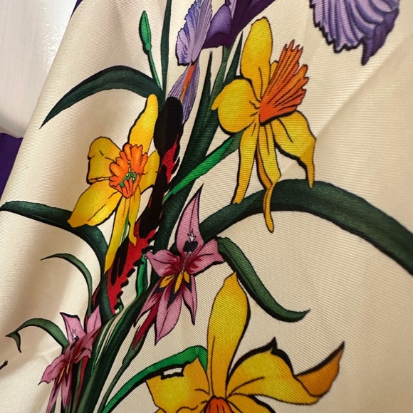 GUCCI FLORA PRINT SILK SCARF - Picture 10 of 12